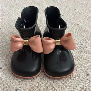 Stylish Black Kids Shoes with Pink Bow 8